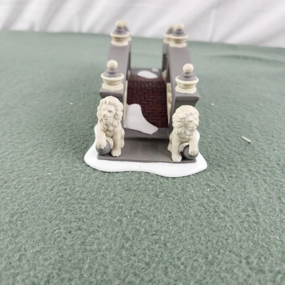 Dept 56 Heritage Village Lionhead Bridge Christmas Village Accessory 5864-5